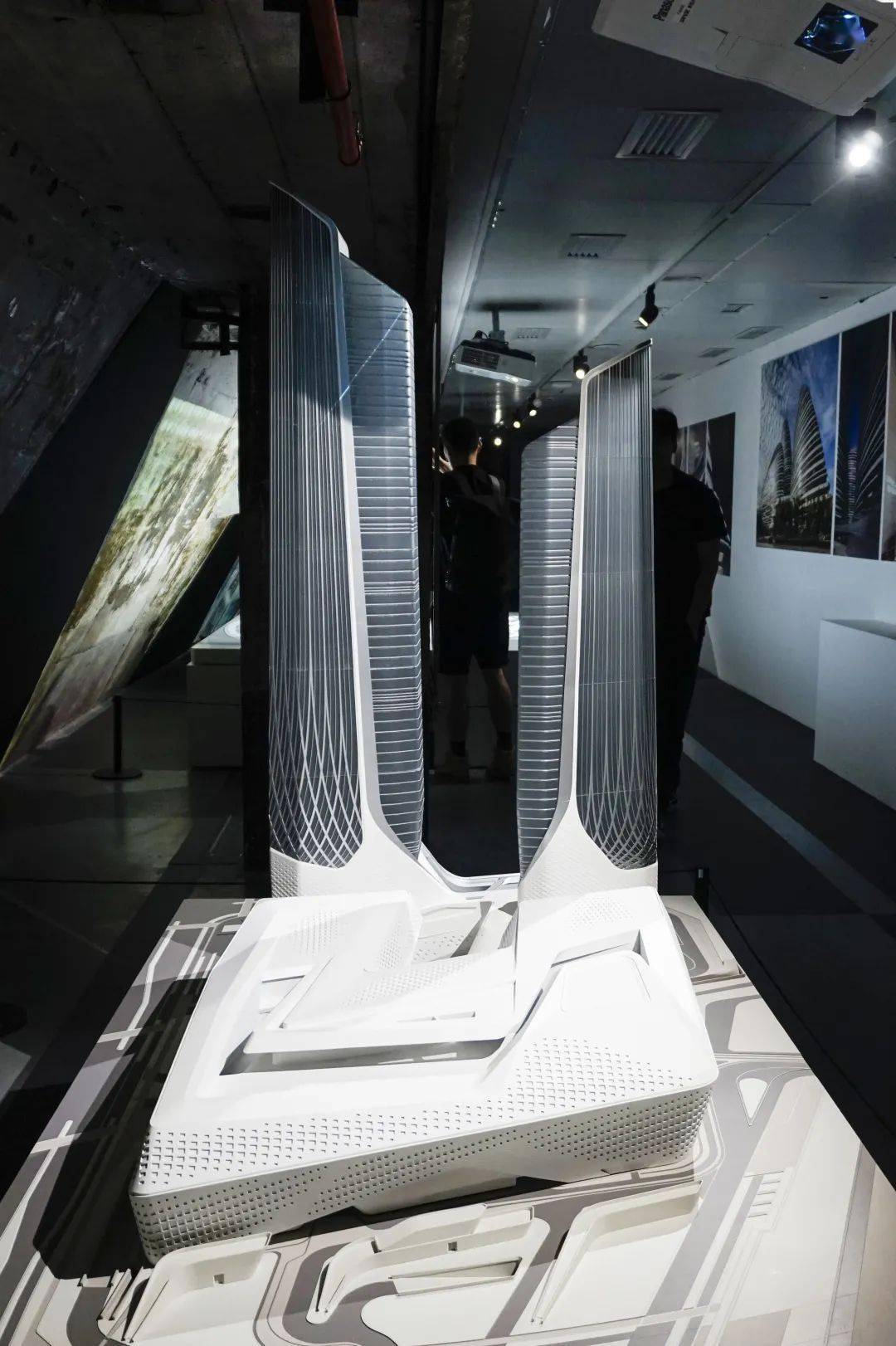 首发现场 | 展览测评:「实践与探索」扎哈61哈迪德建筑事务所特展