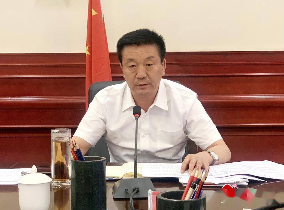 张栋梁主持召开包抓重点项目推进会