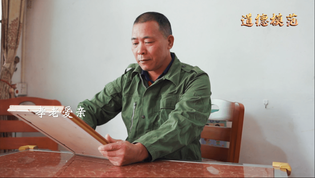 贫困户达到70多户,其中,大坪村小组5户贫困户,平时傅继成会走访贫困户