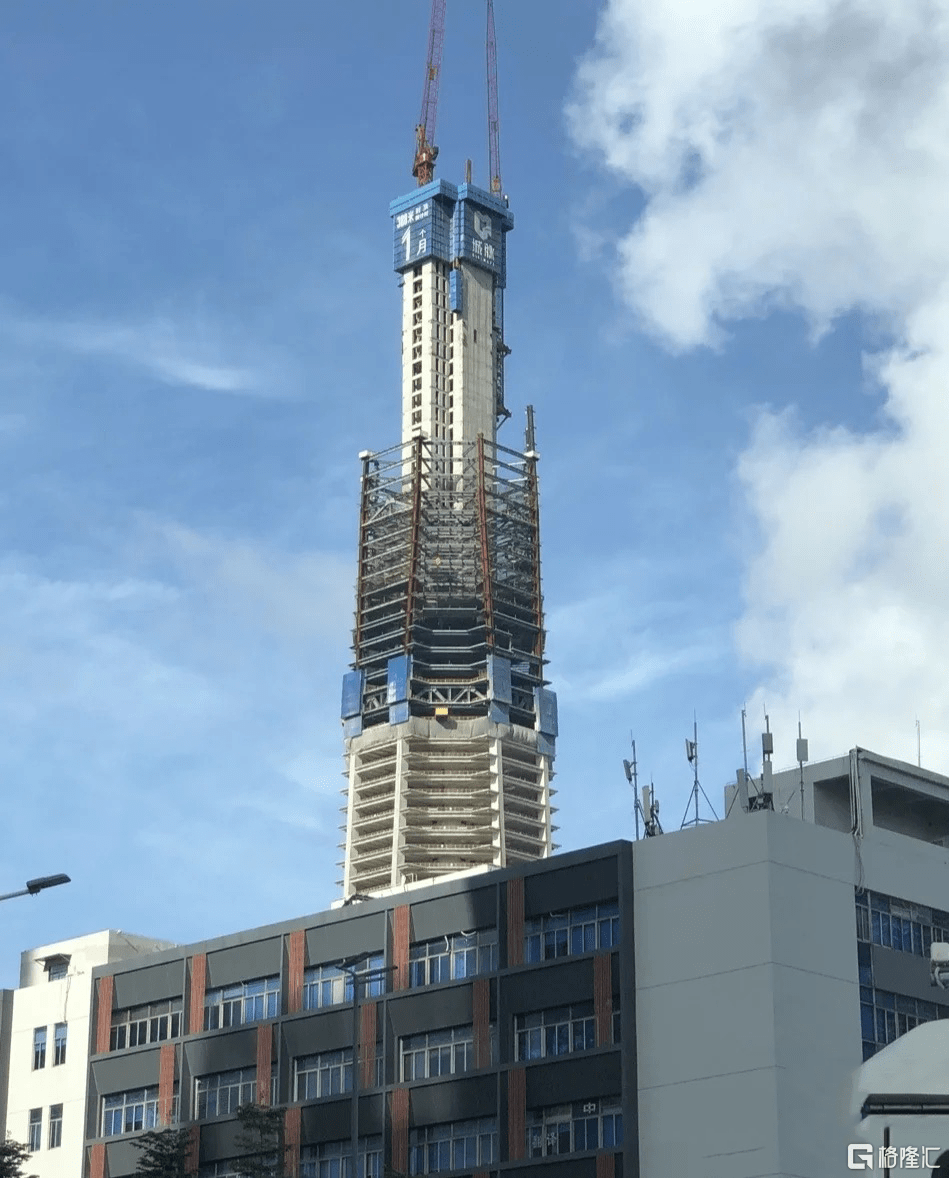 震撼:深圳罗湖高铁站：现代交通中心带来惊艳之感，城市脉动尽收眼底