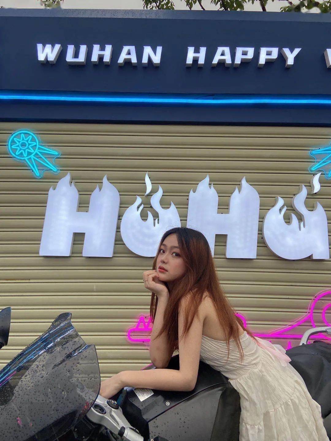 hip-hop界突破性明星说唱组合 higher brothers" 的团队领袖 马思唯