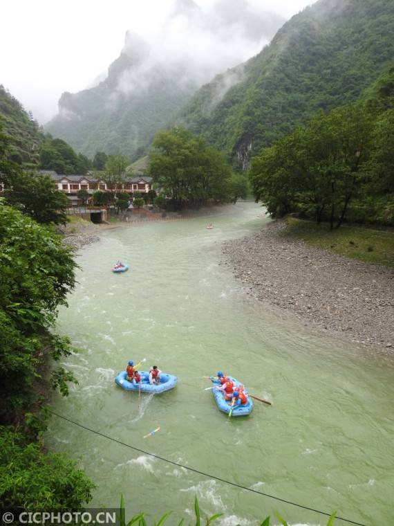 四川万源:昔日煤污黑水河 今朝绿色生态游
