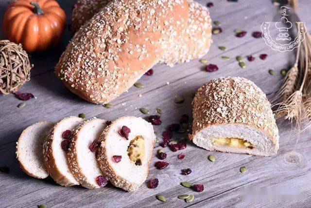 往期推荐:食谱分享|低糖低油健康无比的燕麦软欧面包,为家人做起来!