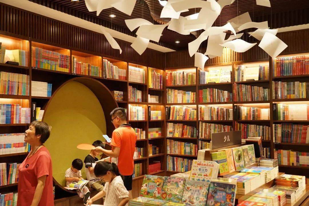 阅潮书店将亮起一盏不熄的书灯