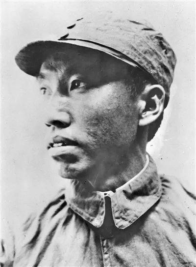 左权,1905年3月出生于湖南省醴陵县(今醴陵市)的一个贫苦农民家庭.