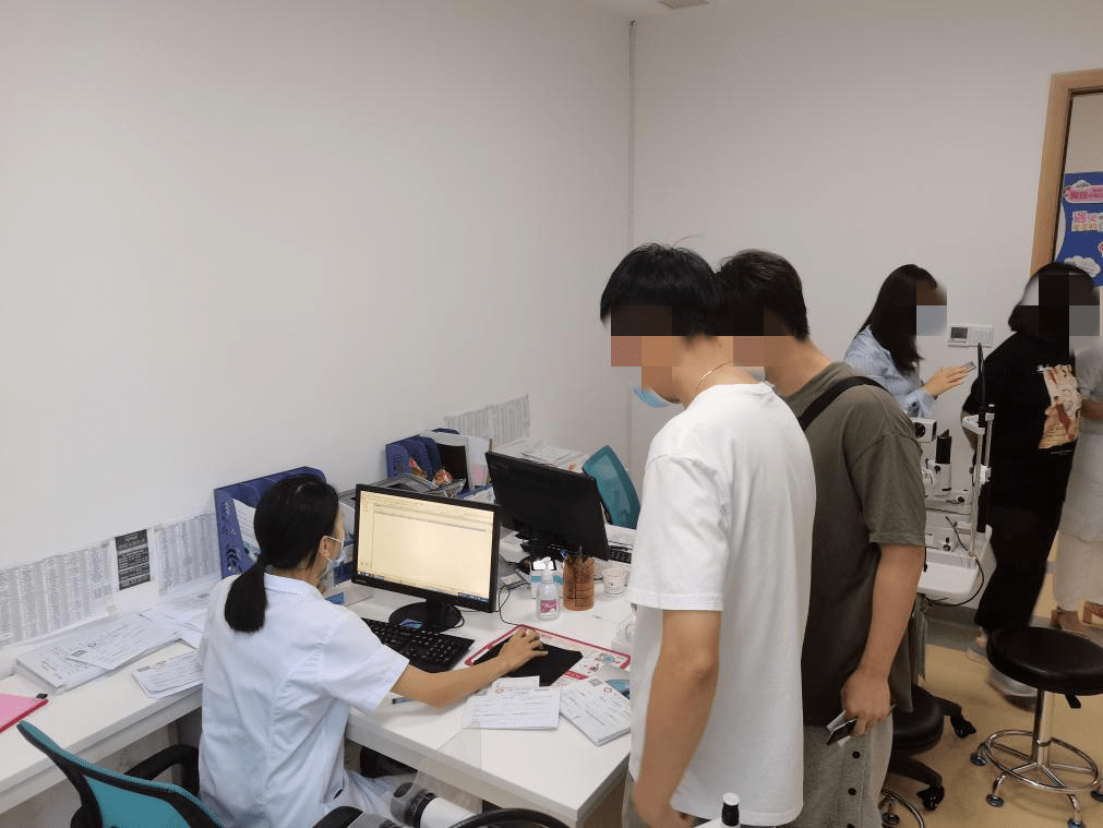 厦门眼科中心|特别提醒！@准大学生们，这个暑假，有件事可以做→→