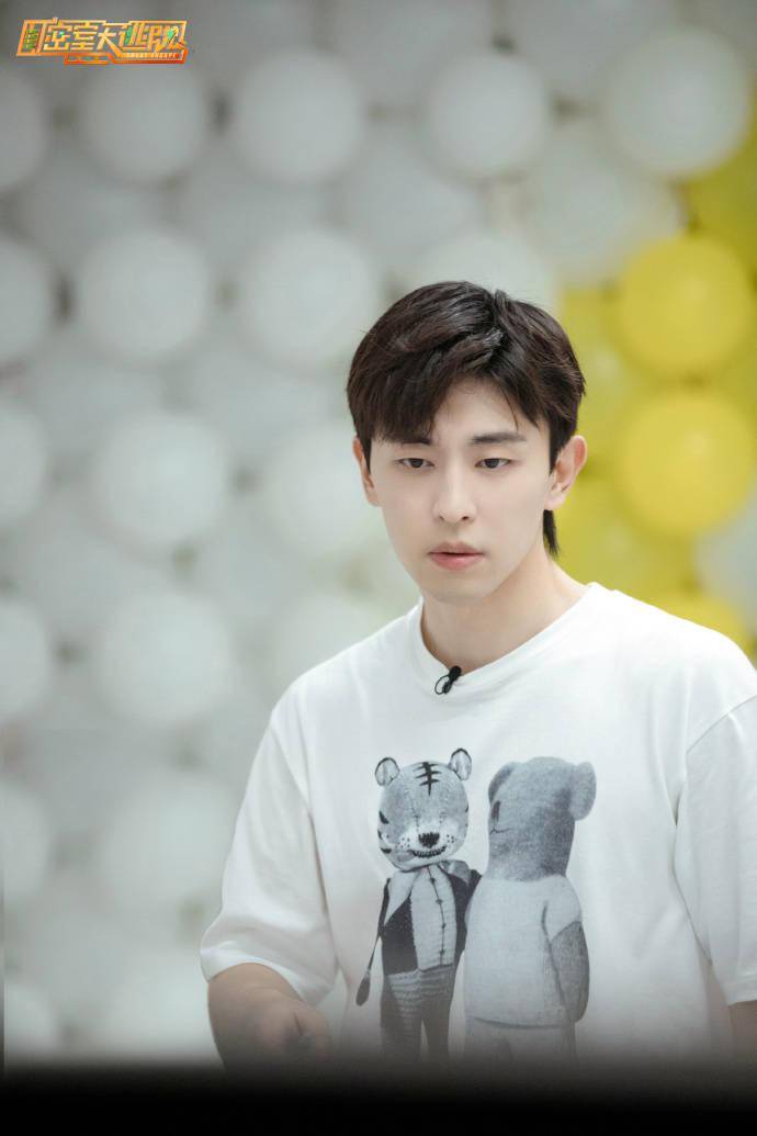 App|邓伦《密室大逃脱》正片上线 和他一起揭开陶仔的秘密！