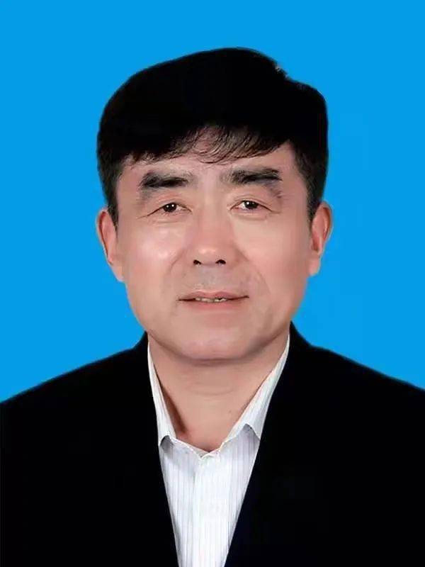 男,汉族,中共党员,1958年6月出生,本科学历,现任安徽省阜阳市颍州区