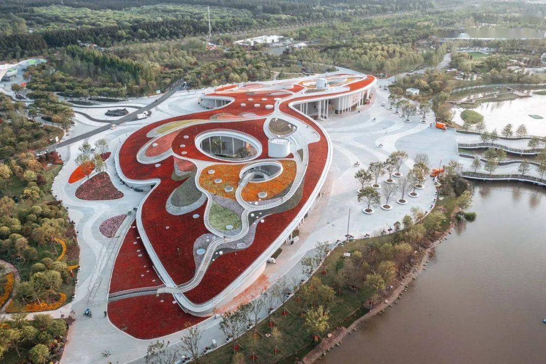 巨型的覆土"蝴蝶",第十届中国花卉博览会世纪馆