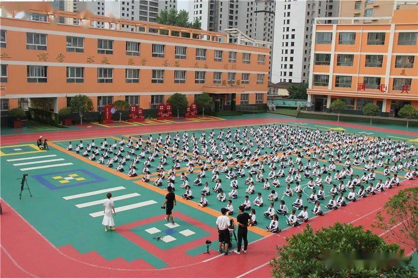 省委宣传部文明办兰州文理学院乡村少年宫项目摄制组走进徽县城关小学