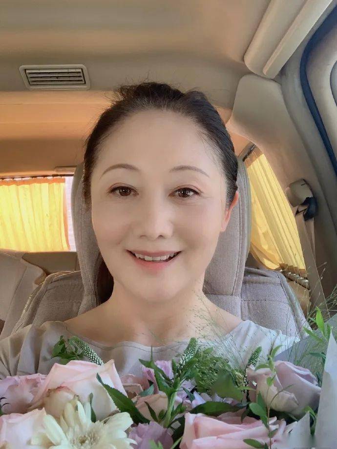 而饰演令妃娘娘的演员娟子(原名赵丽娟),也一直是位气质美人.