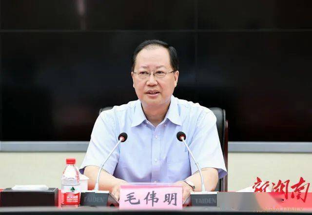 (7月9日上午,省委副书记,省长毛伟明在省交通运输厅调研并主持召开