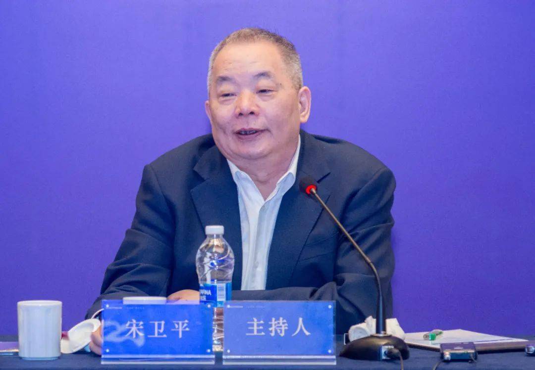 蓝城集团董事长 宋卫平蓝城集团执行总裁杨薇与本部各职能线领导就