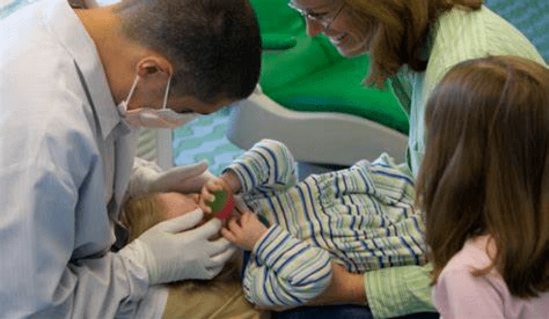 你怎么看坐在宝宝椅上完成口腔检查highchairdentalcare