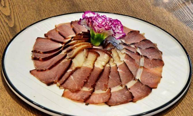 峨汉高速-峨眉至峨边段开通试运行,40分钟解锁夏日新玩法!人少景还美