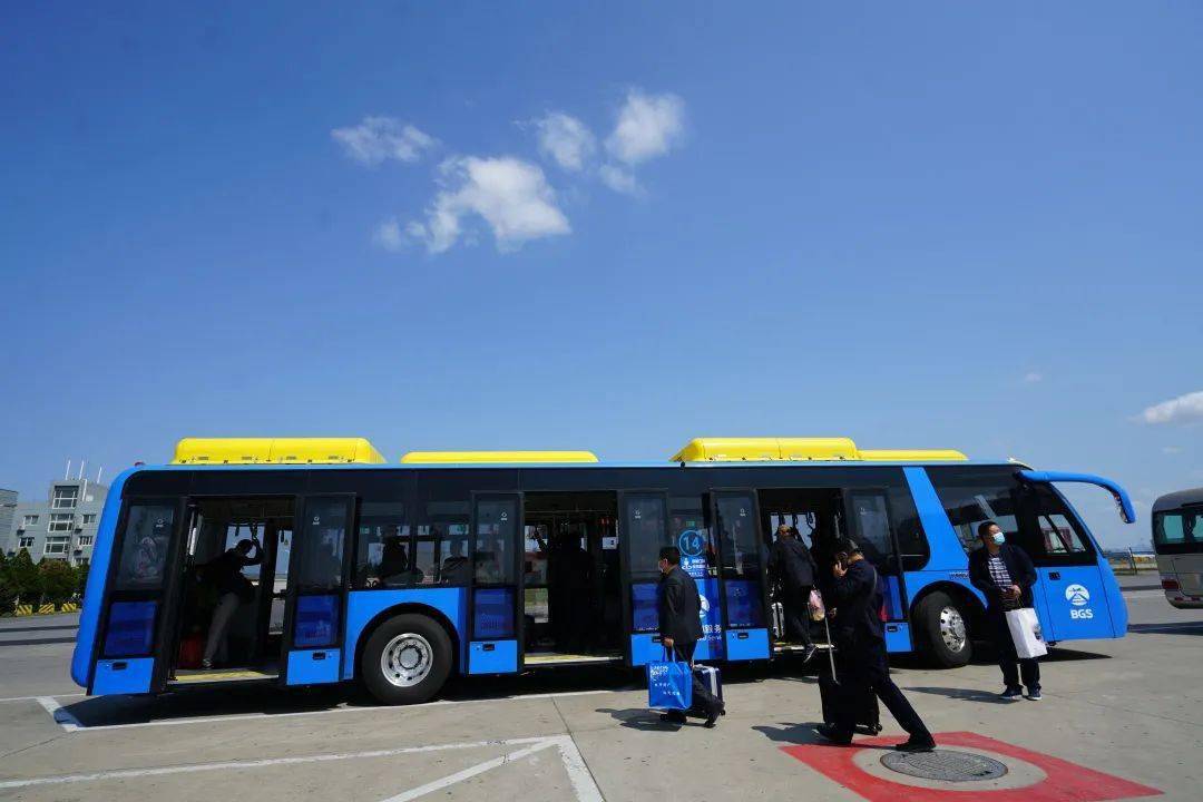 随着机坪航班量的增加,摆渡车岗位制作智能温馨温馨提示,针对旅途