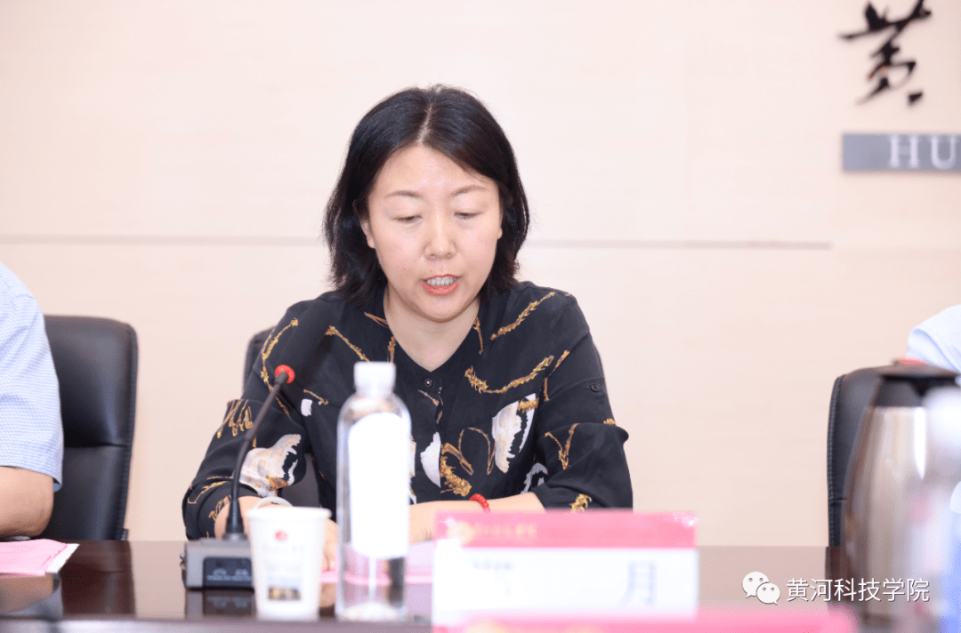 郑月首先介绍了与会领导和嘉宾.