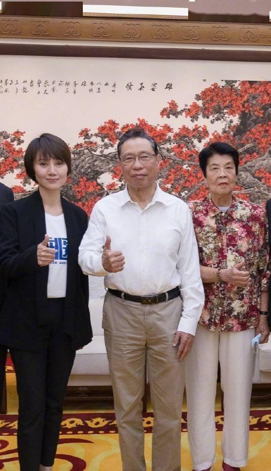 钟老|袁泉秒变迷妹！《中国医生》为何让钟南山泪洒现场