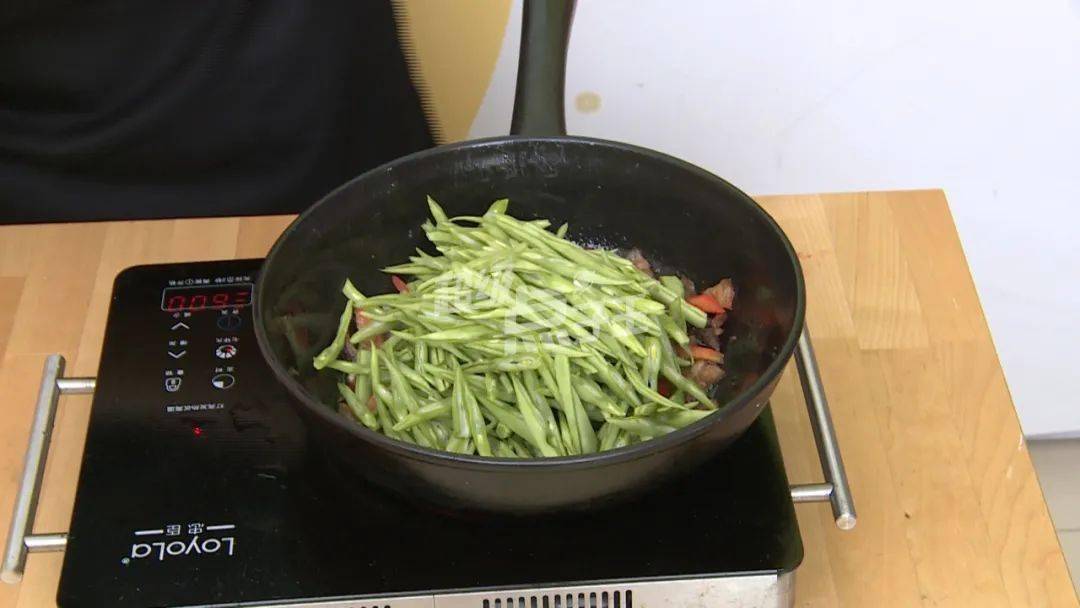 四季豆炒肉丝怎么弄 5e2b51c0f99b46f8b96f6fe0015d5e81.jpeg