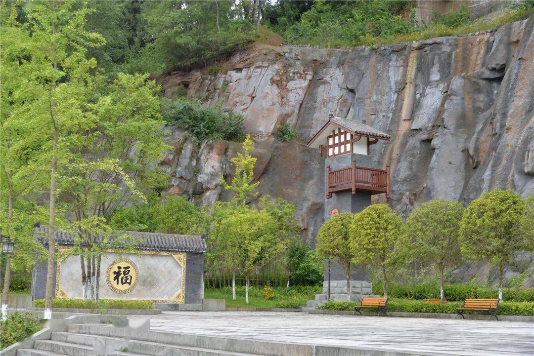 通江縣壁山森林公園位於壁州街道西郊村,是以運動健