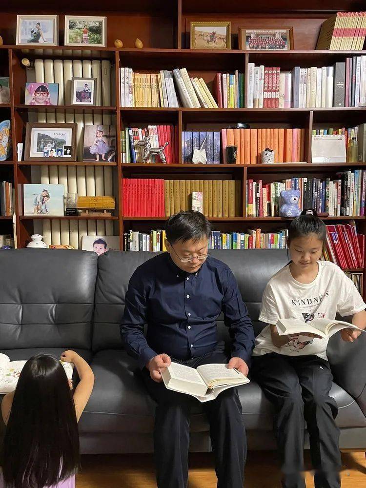 书香校园青岛宁安路小学最美书香家庭展示之一五年级