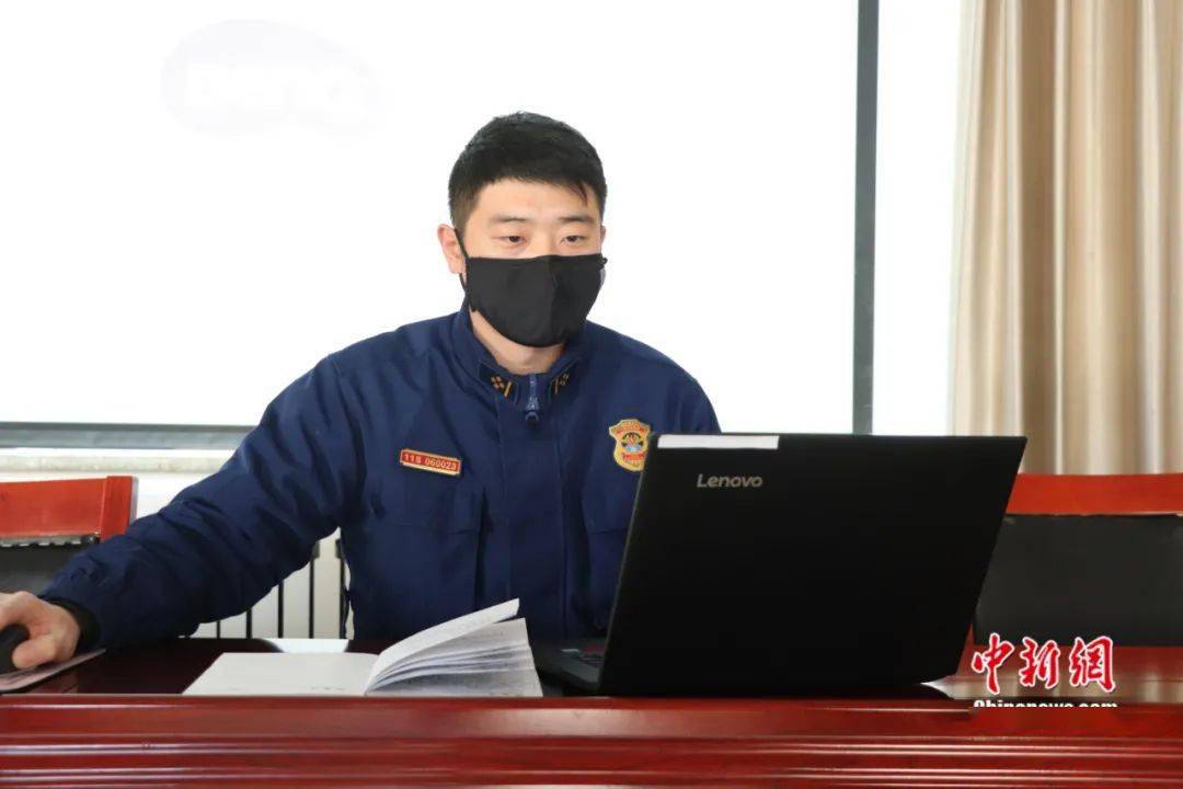 我来!"飞机坠机前的最后时刻,他大声喊道_刘洪