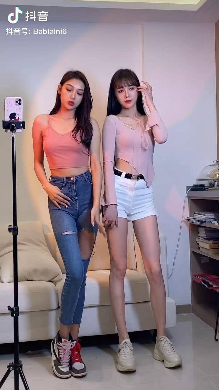 白川茉莉听说男生喜欢右边女生喜欢左边