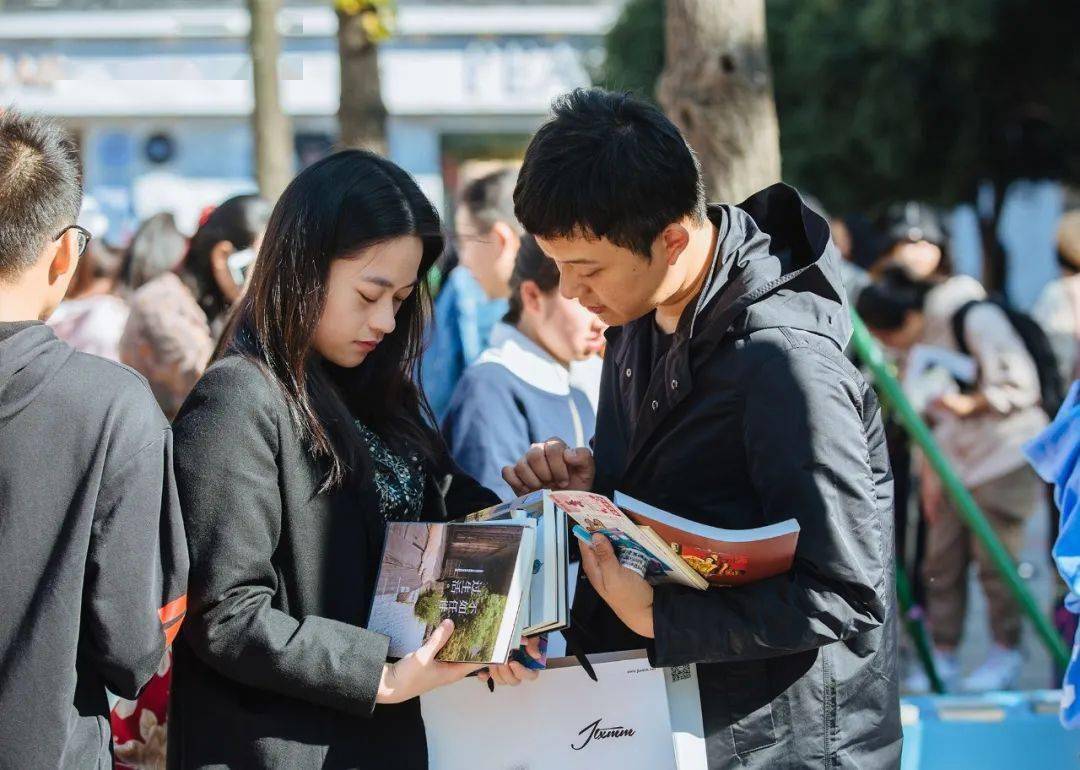 in寧波丨換書大會居然在這個城市的四處生機盎然了許多年