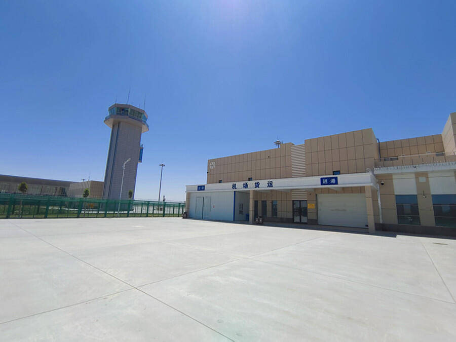 新疆于田万方机场航空货运业务正式开通