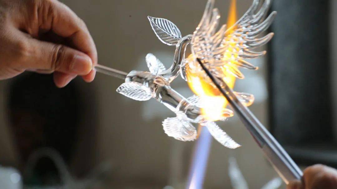 第六批县级非遗亮相台火中的雕塑灯工琉璃技艺