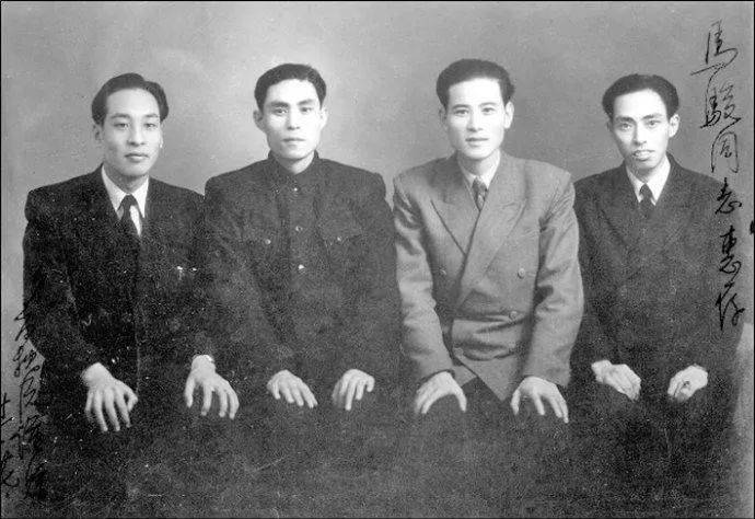 与此同时,方枕流积极影响"海辽"轮报务员马骏,大副