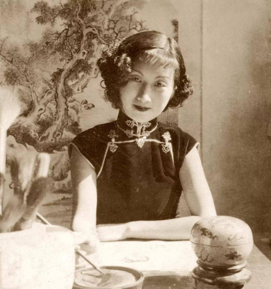 周炼霞(1906-2000)四十初度