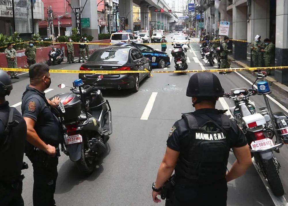 视频拒付酒店房费连撞多车菲律宾一宝马男冲撞警车被捕