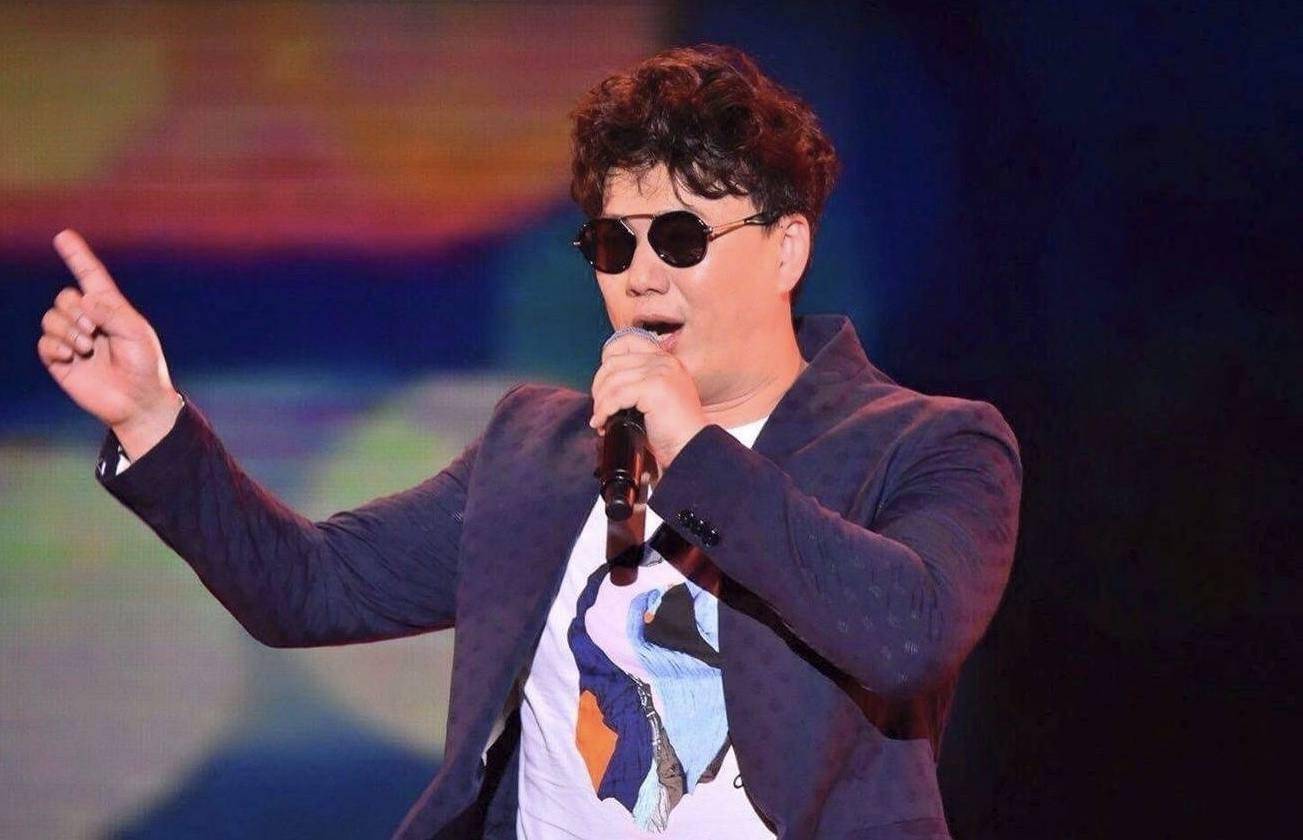 45岁台湾著名盲人歌手萧煌奇首度认爱,渴望能与女友结婚_音乐