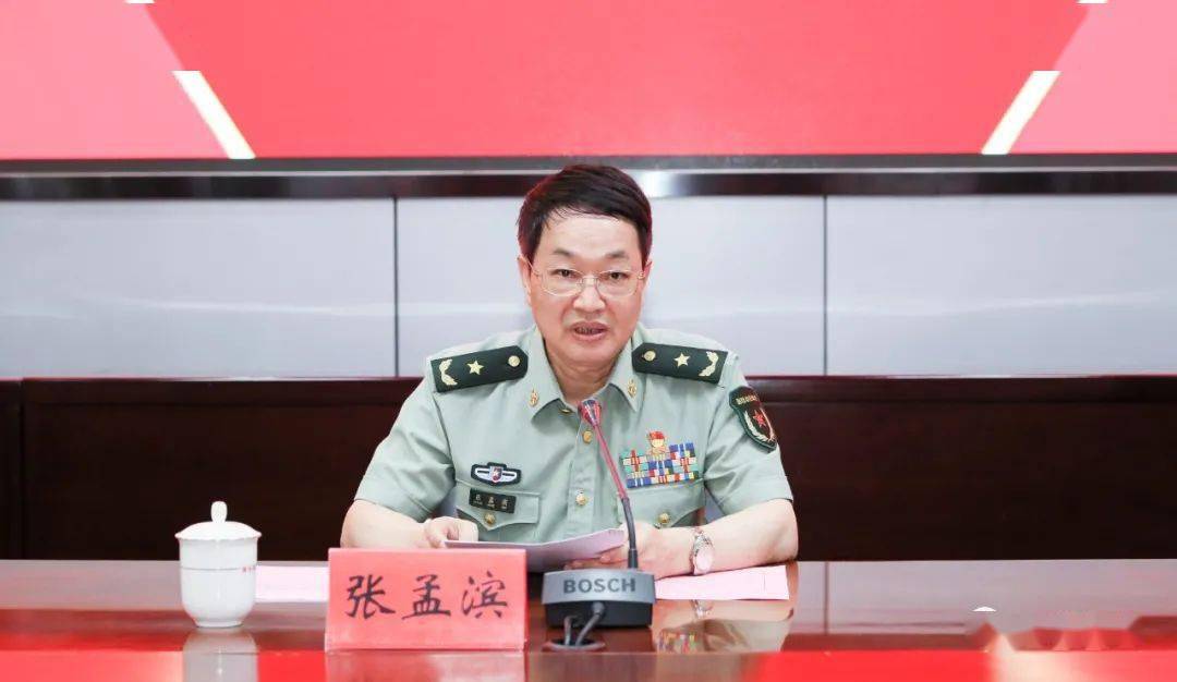 省军区少将政治委员张孟滨出席会议,宣布省军区党委关于陈之常同志任