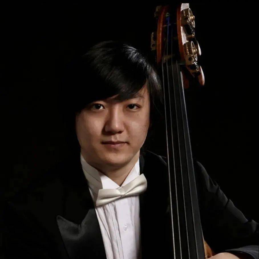 生于北京音乐家庭,自幼学习钢琴,毕业于中央音乐学院,师从陈子平教授.