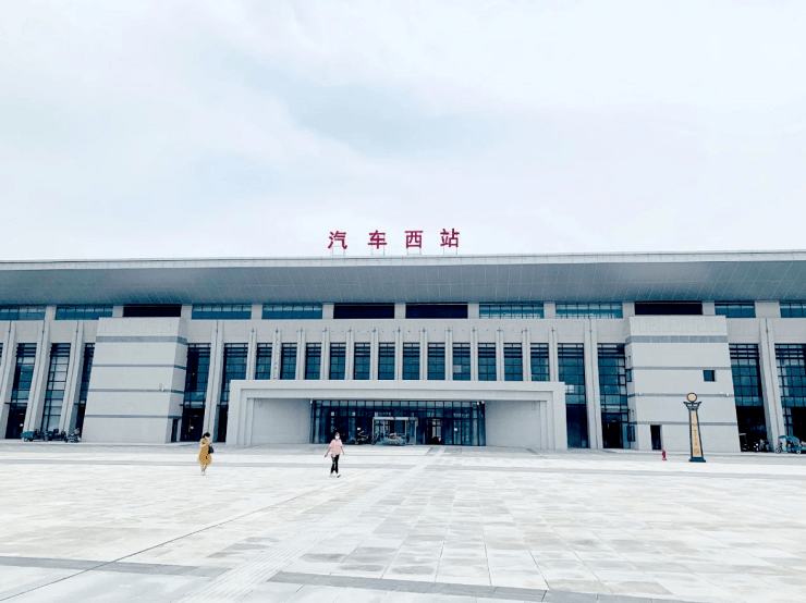 高铁西站交通枢纽即将投入使用高铁新区规划也在逐步完善中