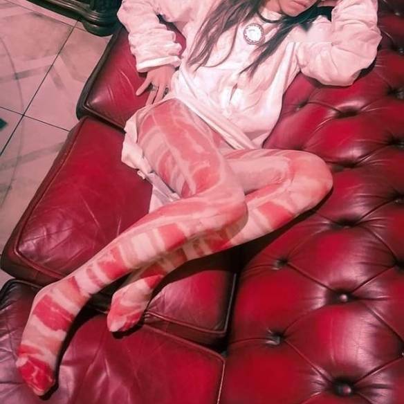 紧急状态|光看着都觉得好饿!日本网友热议“五花肉裤袜”