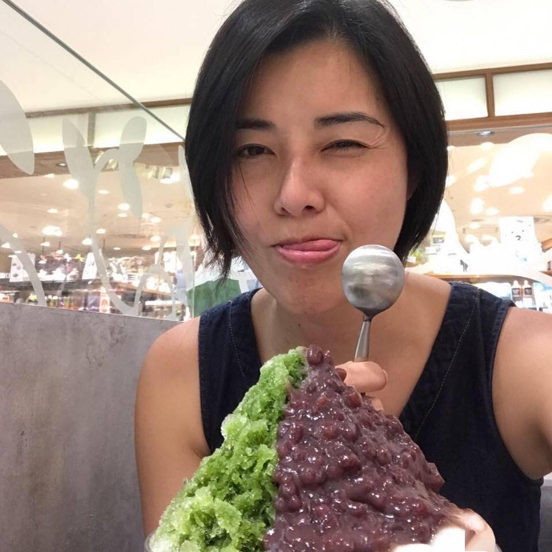 47岁蒙嘉慧罕见开直播老公郑伊健现身支持露出肚腩被笑幸福肥