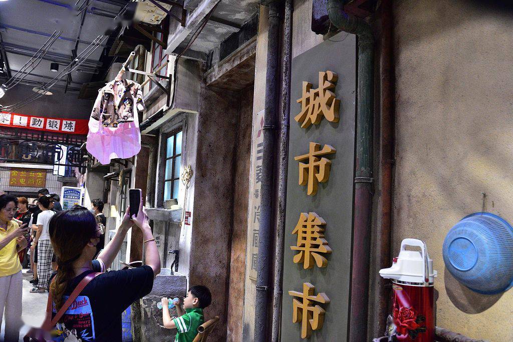 30年前上海弄堂再现 城市集市主题街区吸引市民怀旧打卡_年代