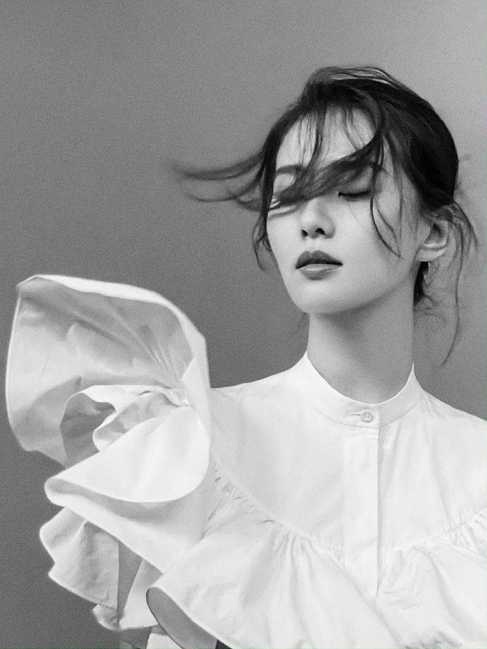 黑色|刘诗诗包身长裙女人味十足 黑色麻花辫化身酷girl现反转魅力