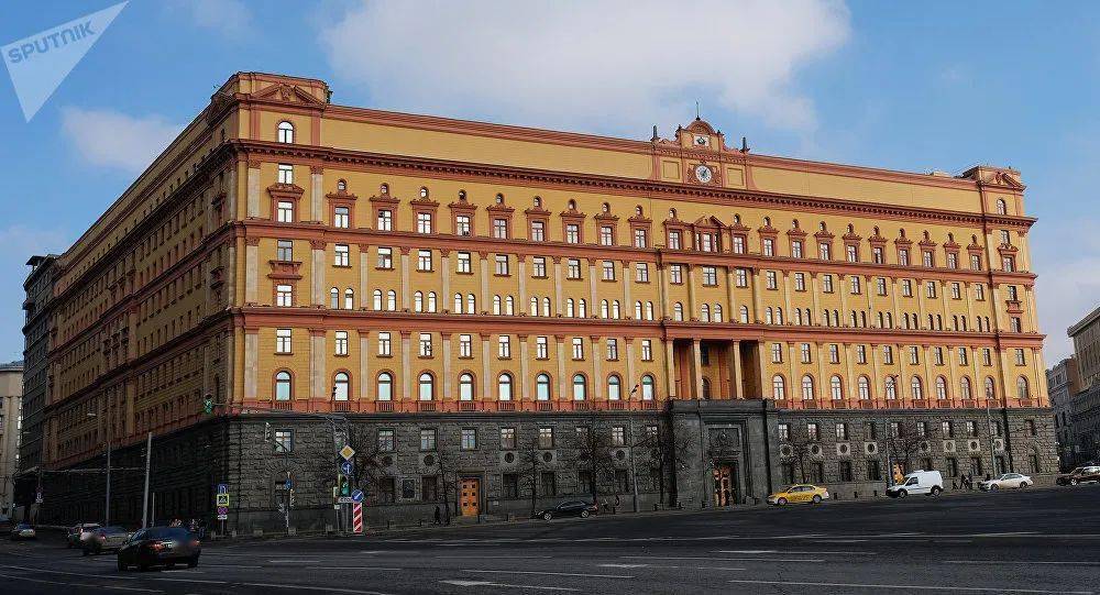 男子只身袭击卢比扬卡大楼怕不是知道里面的人有多凶