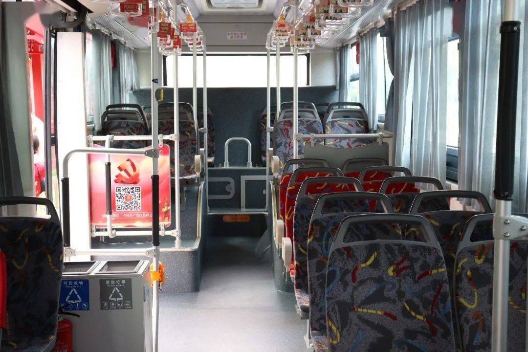 92路公交车内景