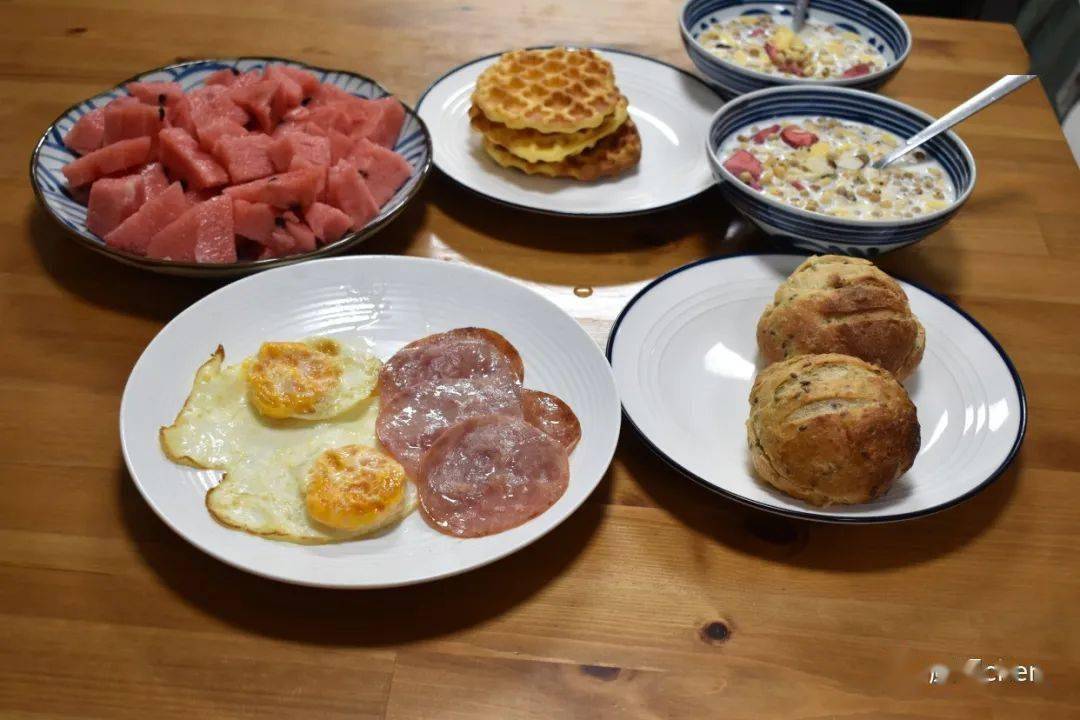 面包|广东70后夫妻的快手早餐，满满一桌丰盛又味美，吃得心满意足