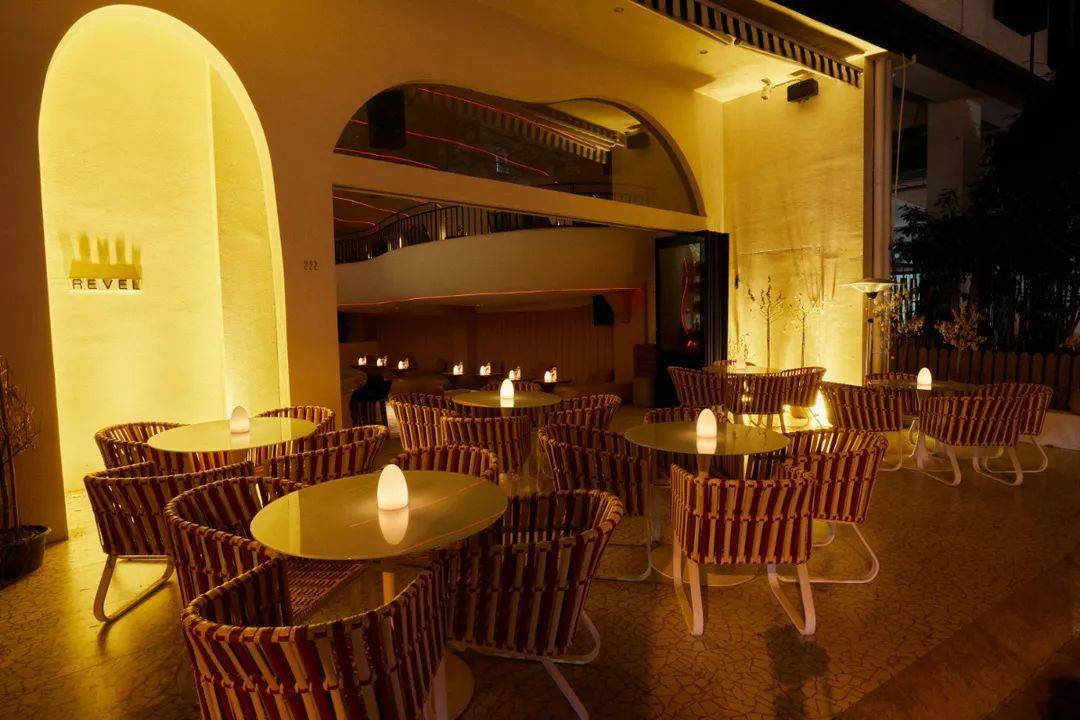 revel | 去不了浓情热烈的巴塞罗那,那就在魔都revel酒吧来一场浪漫的