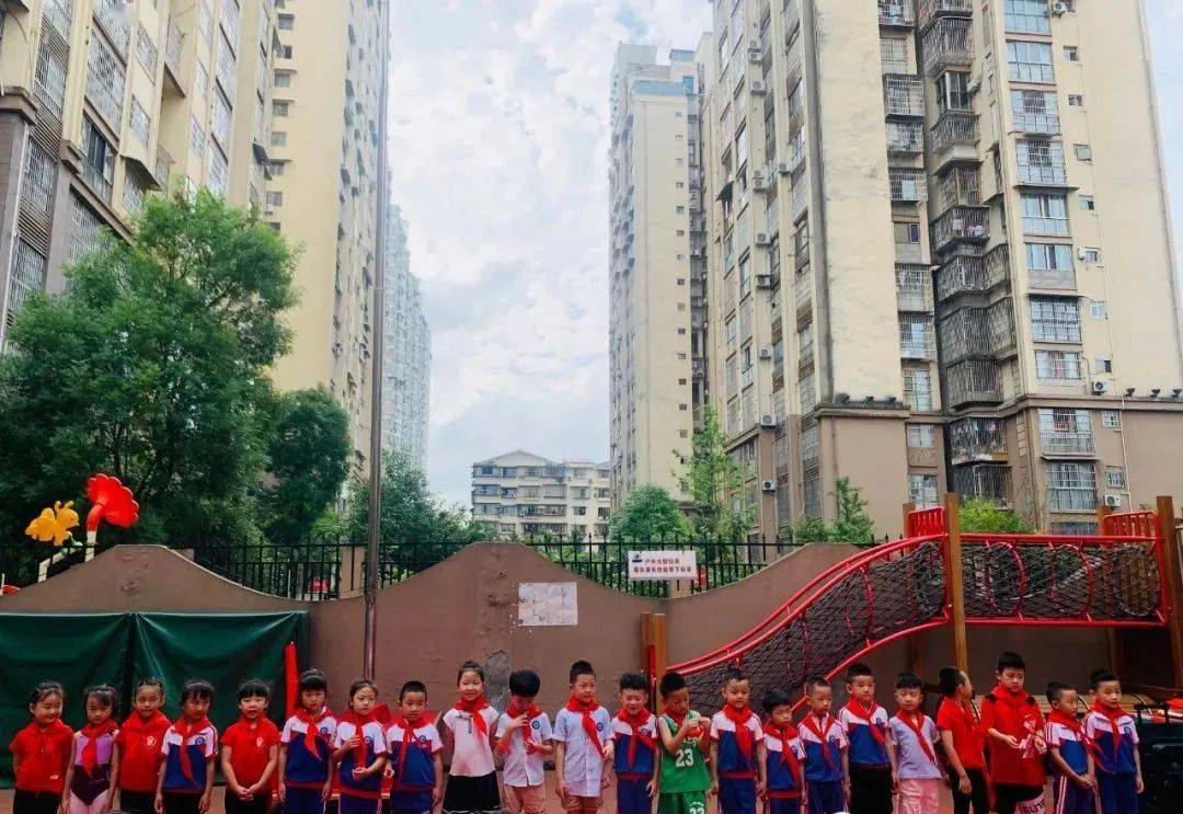 遂宁英伦国际幼稚园我们毕业了