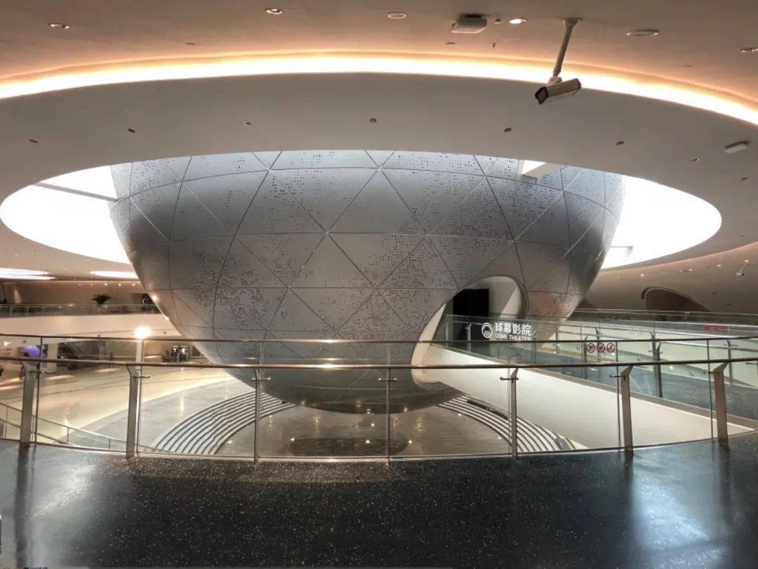 开幕活动选在了上海天文馆的8k超高清多功能球幕影院中