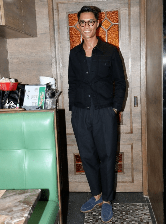 《食》的监制吴冠宇接受访问时表示:"我没联络过他,亦没邀请对方出席