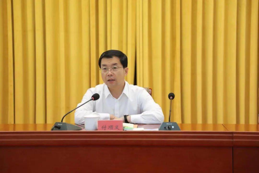 县委常委,代县长冯斌,县委常委,宣传部长高伟英,副县长陈晓伟出席会议