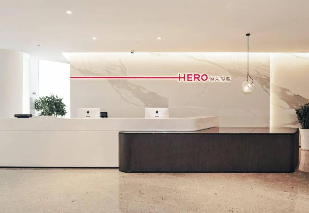 韩家英为恒荣控股设计了一个全新的logo一笔搞定